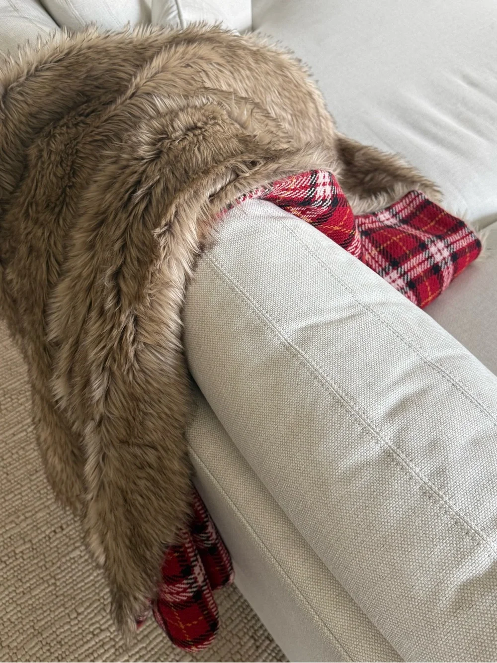 Pottery Barn Stewart Plaid Faux Fur Back Throw Blanket Red Tartan Holiday 50x60